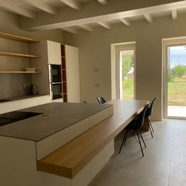 b6a53698-49e4-41f1-a825-c93ef187c51e